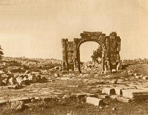 VESTIGES ROMAINS ET HAUTS PLATEAU 000001 ANNOUNA ARC DE TRIOMPHE